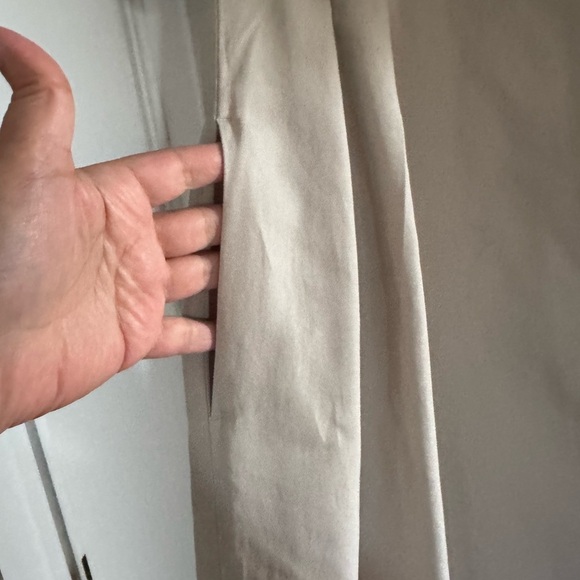 MaxMara Cream Pleated Mini Dress. Ptp 19” lenght 36” - Picture 4 of 7